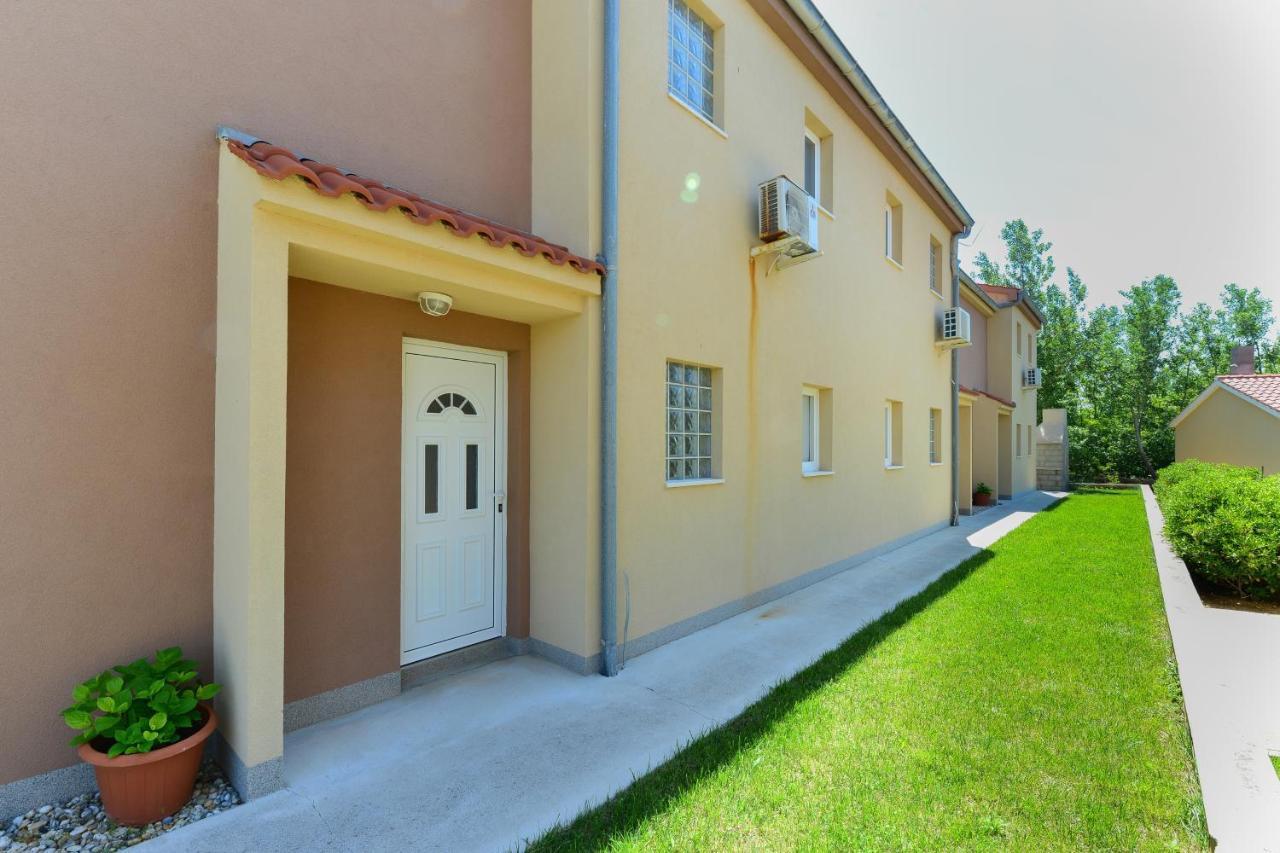 Apartments By The Sea Nin, Zadar - 13172 ภายนอก รูปภาพ