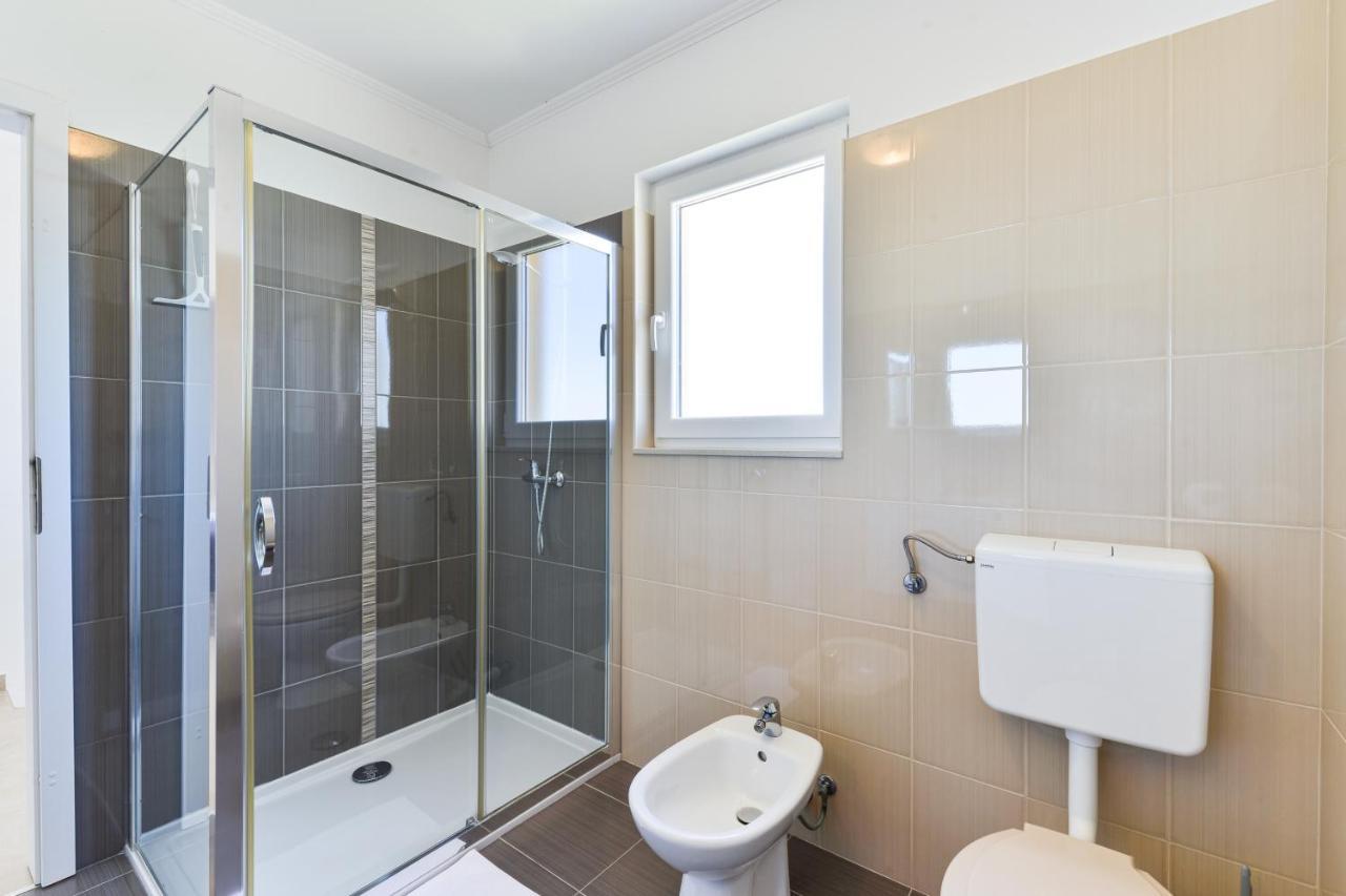 Apartments By The Sea Nin, Zadar - 13172 ภายนอก รูปภาพ