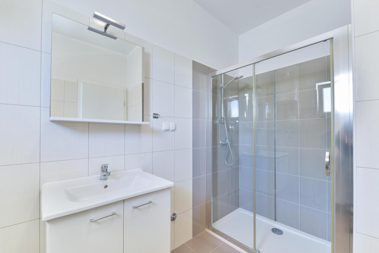 Apartments By The Sea Nin, Zadar - 13172 ภายนอก รูปภาพ
