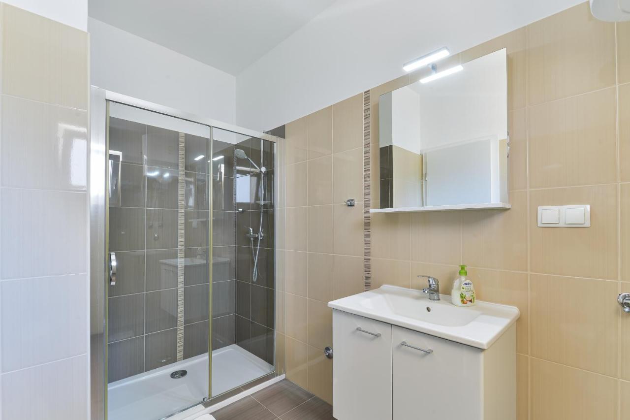 Apartments By The Sea Nin, Zadar - 13172 ภายนอก รูปภาพ