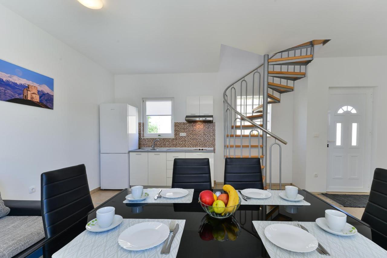 Apartments By The Sea Nin, Zadar - 13172 ภายนอก รูปภาพ