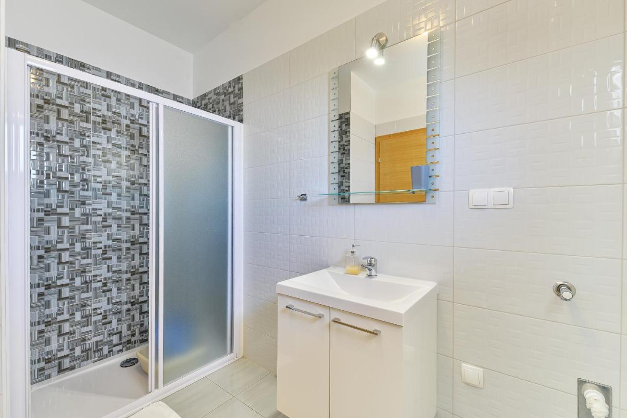 Apartments By The Sea Nin, Zadar - 13172 ภายนอก รูปภาพ