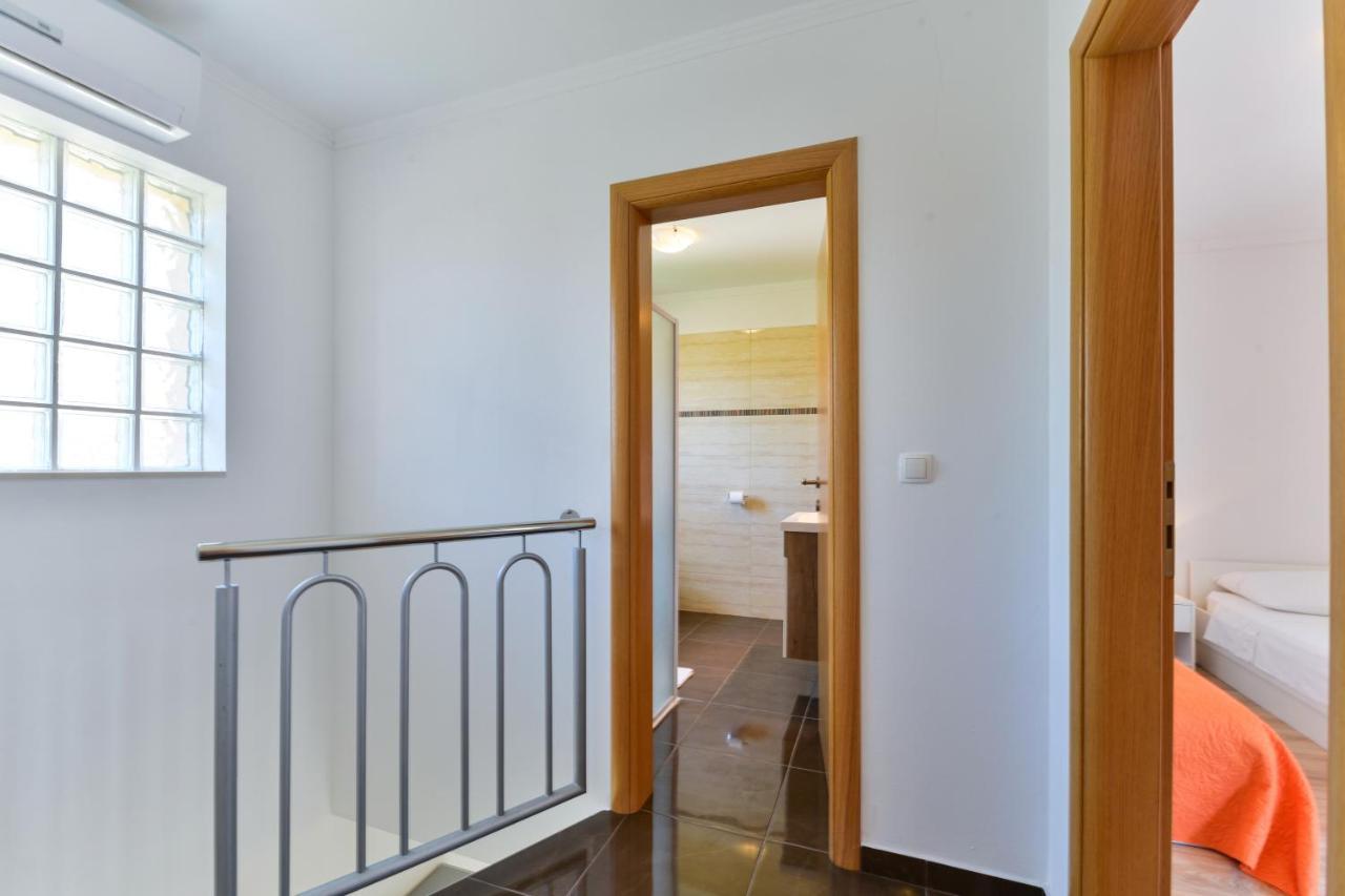 Apartments By The Sea Nin, Zadar - 13172 ภายนอก รูปภาพ