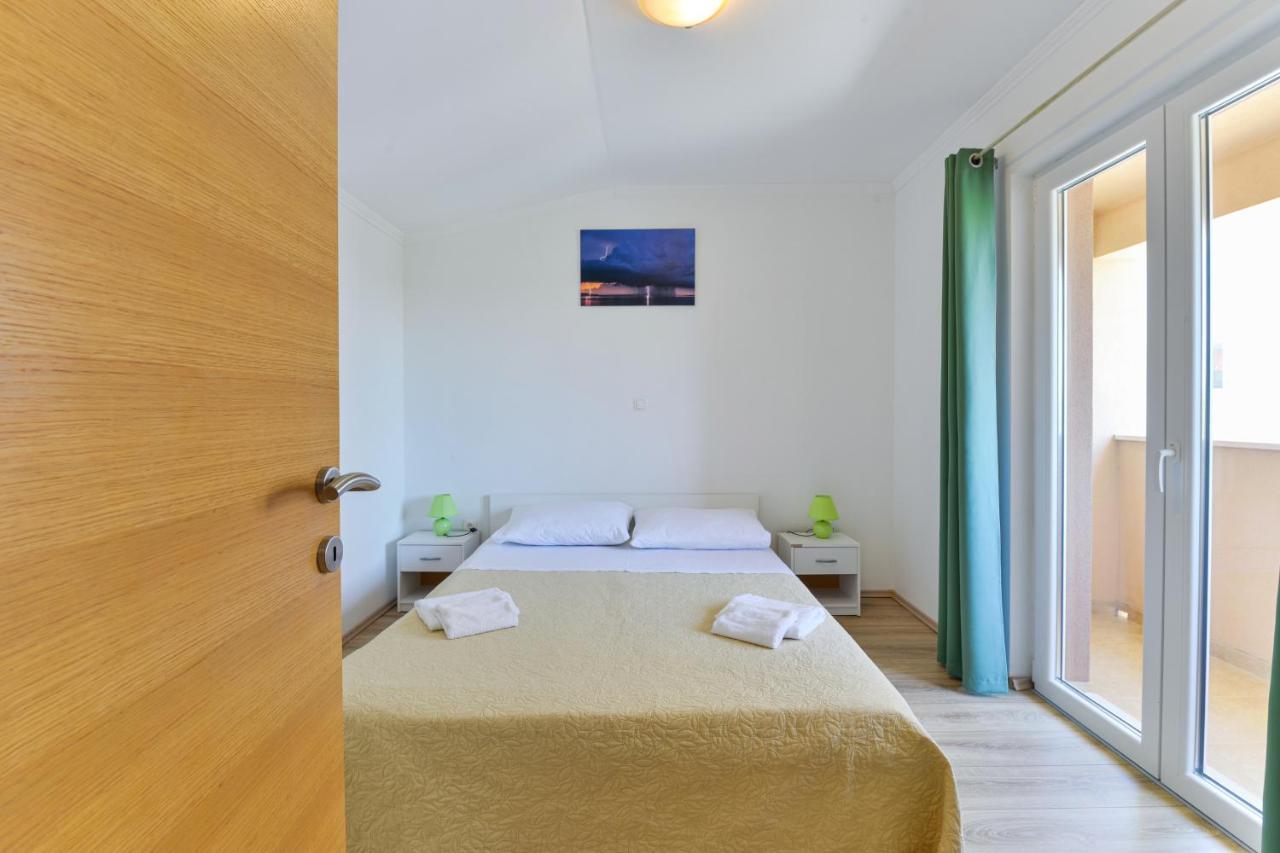 Apartments By The Sea Nin, Zadar - 13172 ภายนอก รูปภาพ