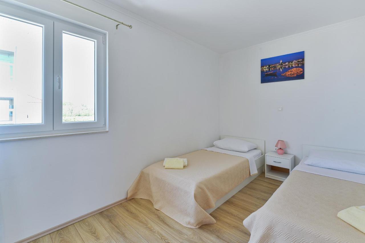 Apartments By The Sea Nin, Zadar - 13172 ภายนอก รูปภาพ